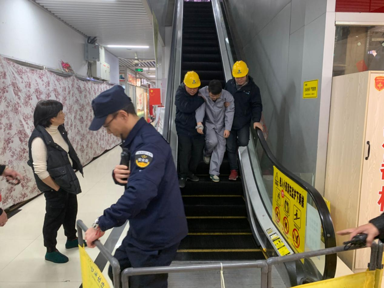 钱江商城开展自动扶梯特种设备应急演练